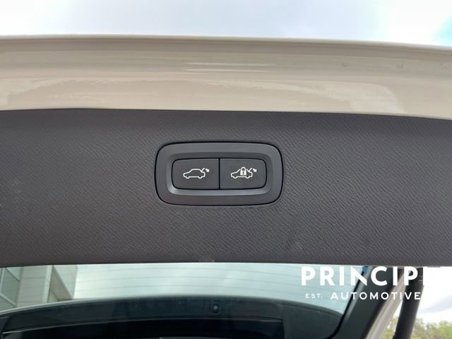 Used 2020 Volvo XC90 T5 Momentum w/ Protection Package Premier FWD image 12