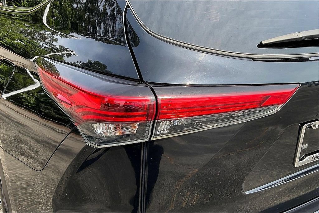 Used 2022 Toyota Highlander XLE FWD image 25