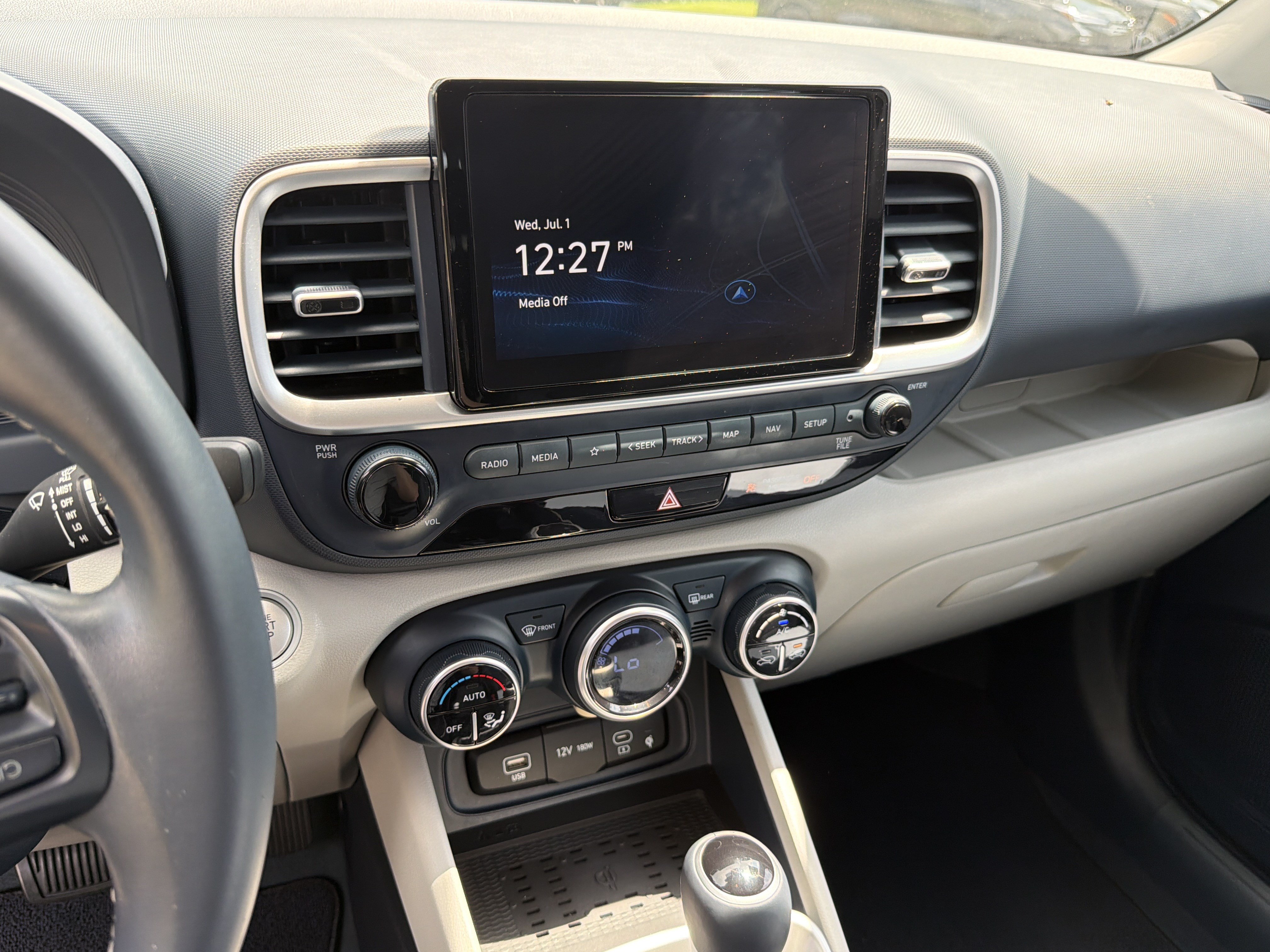 Used 2023 Hyundai Venue Limited FWD image 27