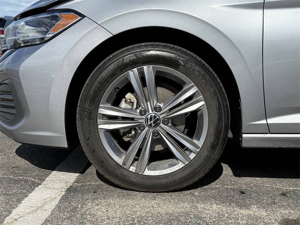 Used 2024 Volkswagen Jetta SE image 9