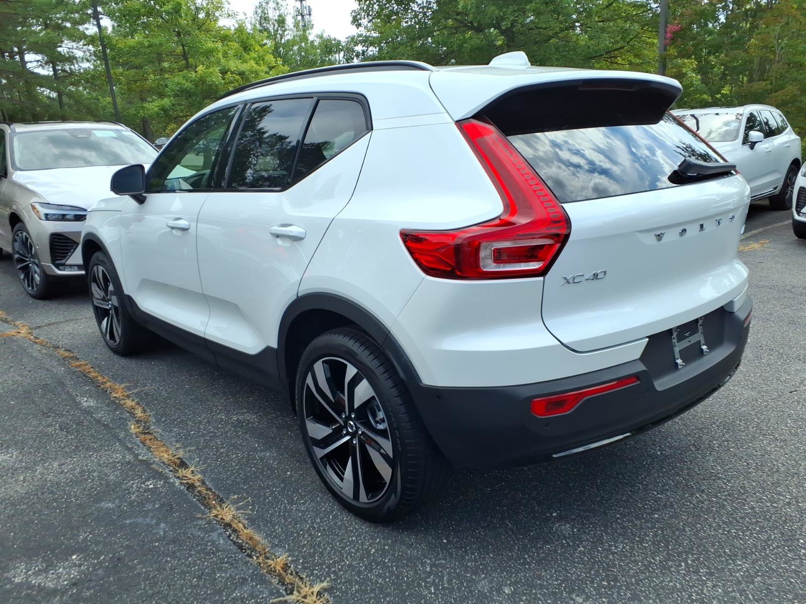 Used 2025 Volvo XC40 B5 Ultra AWD/4WD image 7