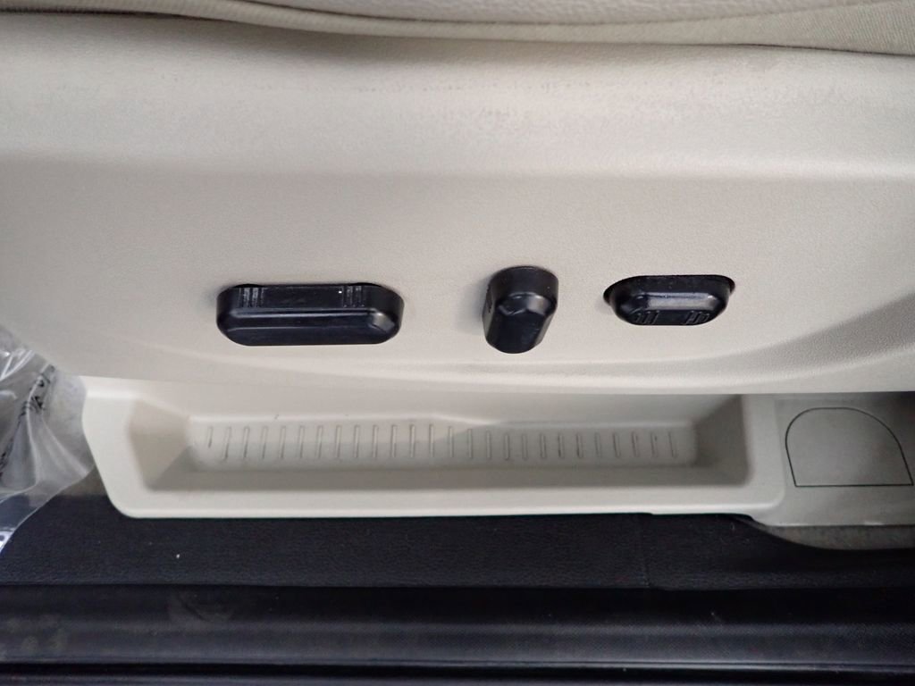 Used 2015 Ford Escape Titanium AWD/4WD image 25