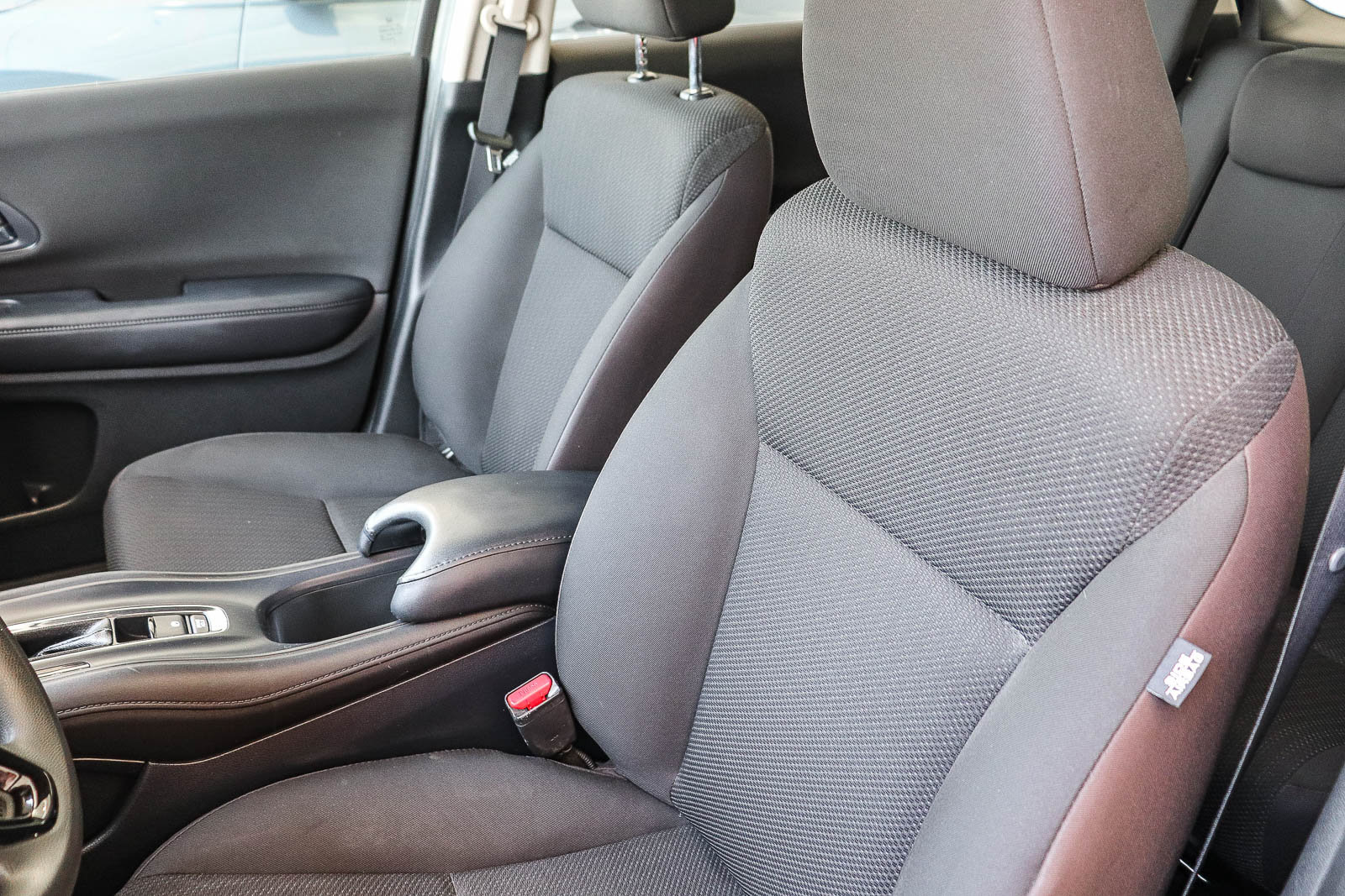 Used 2017 Honda HR-V LX image 29