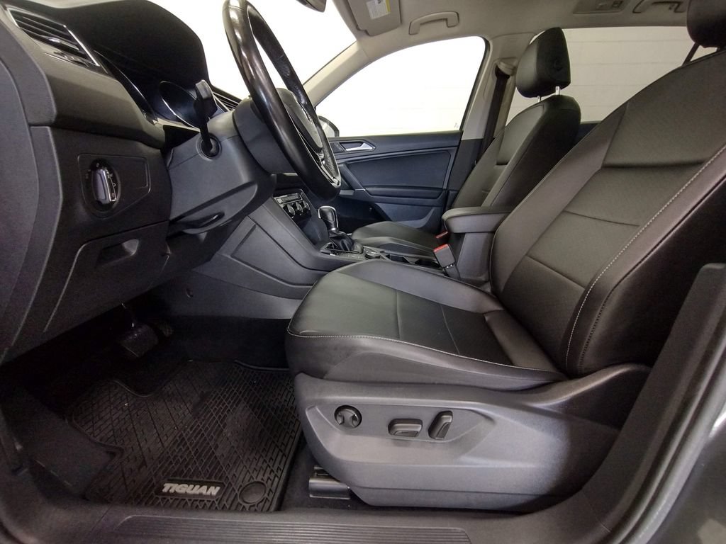 Used 2018 Volkswagen Tiguan SEL AWD/4WD image 22