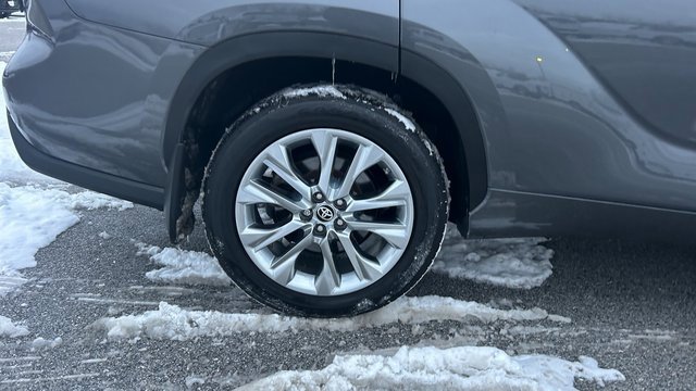 Used 2023 Toyota Highlander Limited image 10