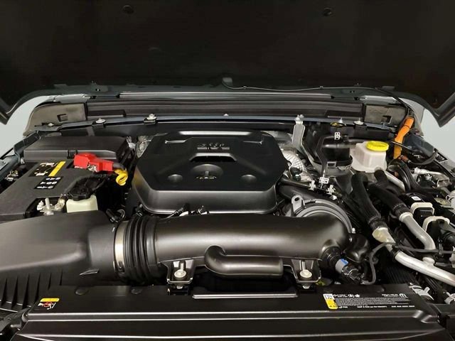 Used 2025 Jeep Wrangler Unlimited Sahara w/ Safety Group AWD/4WD image 13