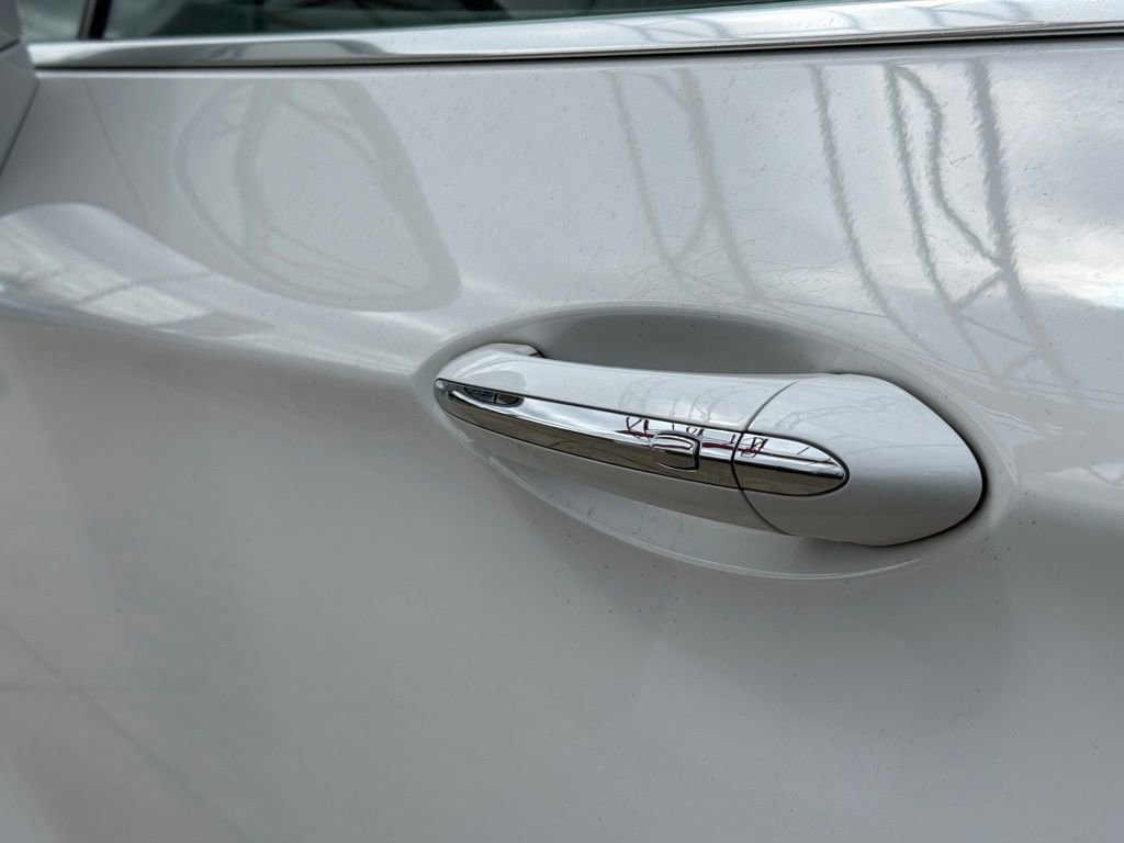 Used 2019 Buick Envision Essence image 12