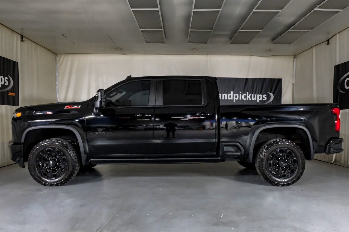 Used 2022 Chevrolet Silverado 2500 LTZ w/ LTZ Plus Package image 11