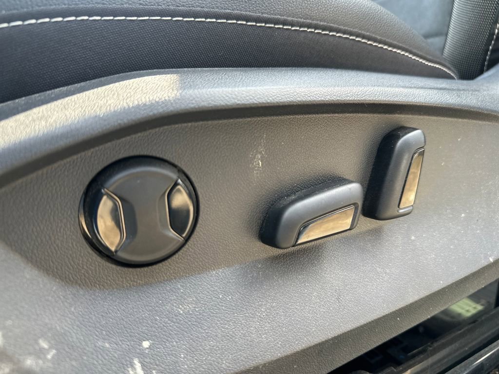 Certified 2023 Volkswagen Taos SE w/ Panoramic Sunroof Package image 4