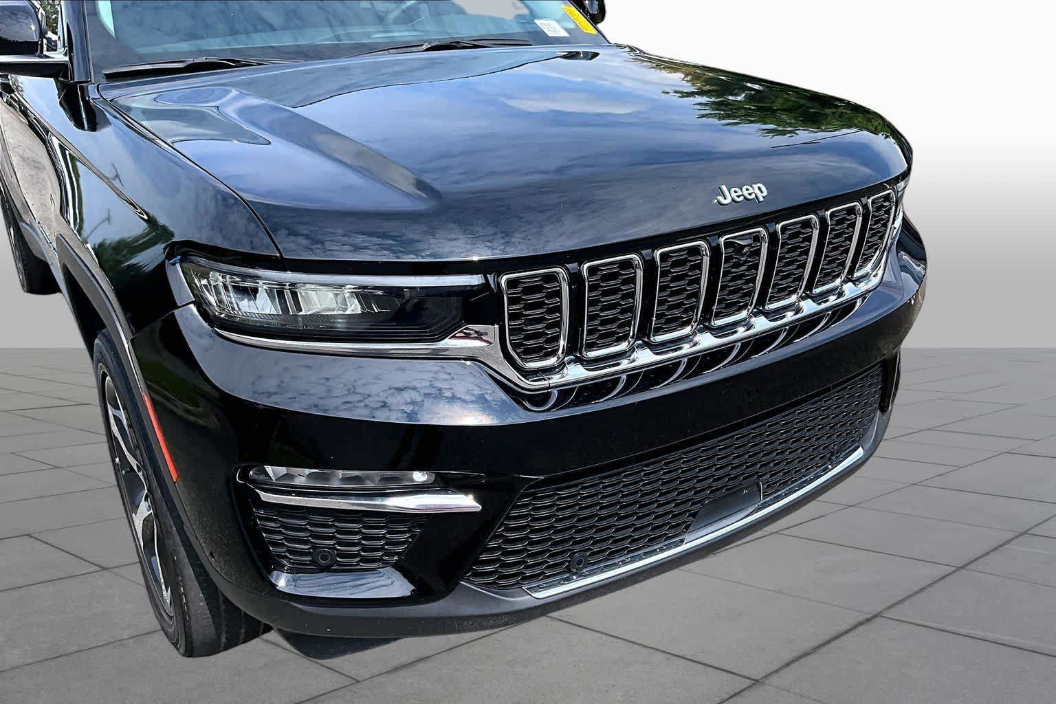 Used 2022 Jeep Grand Cherokee Limited 4xe w/ Luxury Tech Group II AWD/4WD image 30