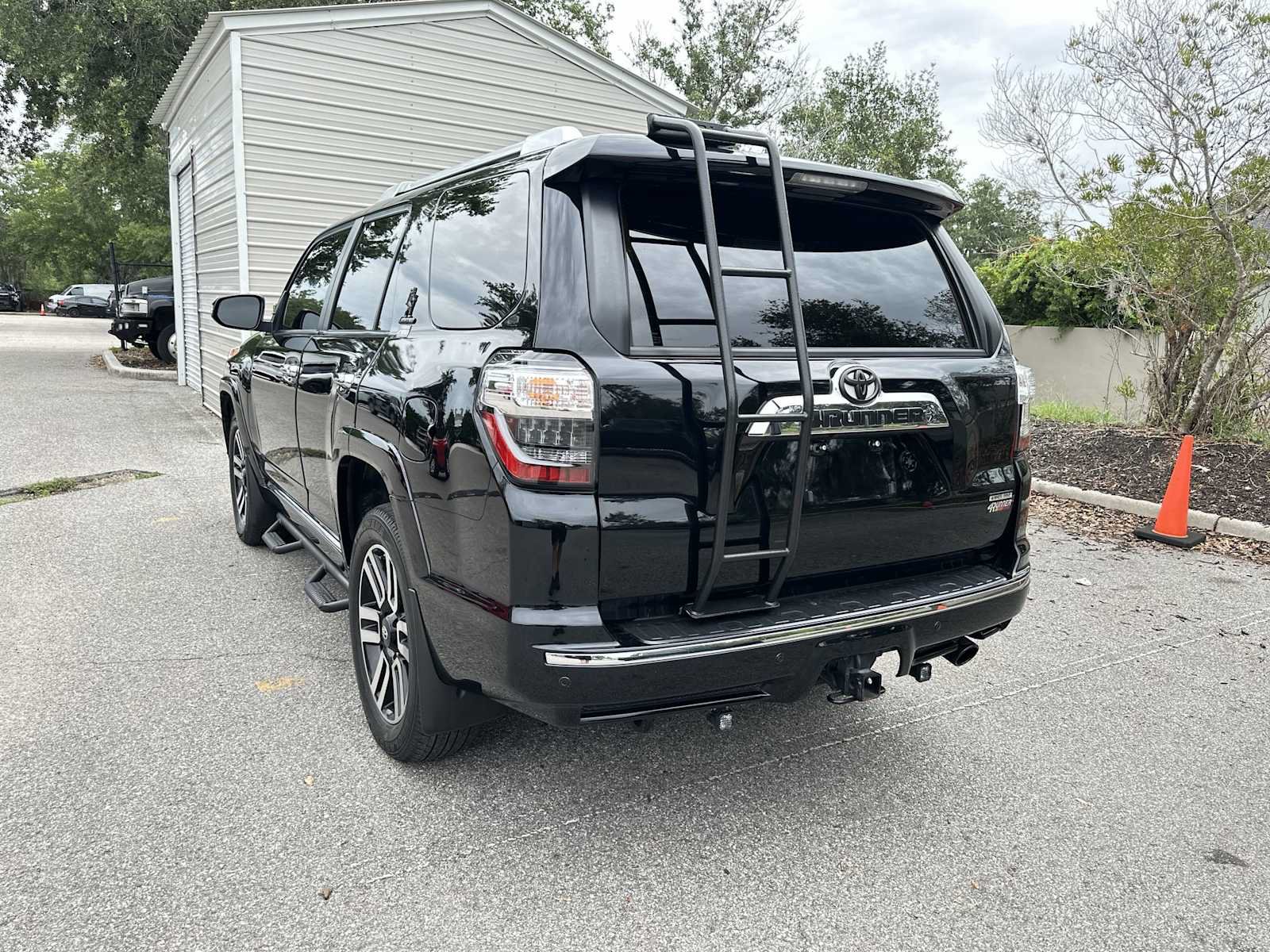 Used 2021 Toyota 4Runner Limited AWD/4WD image 4