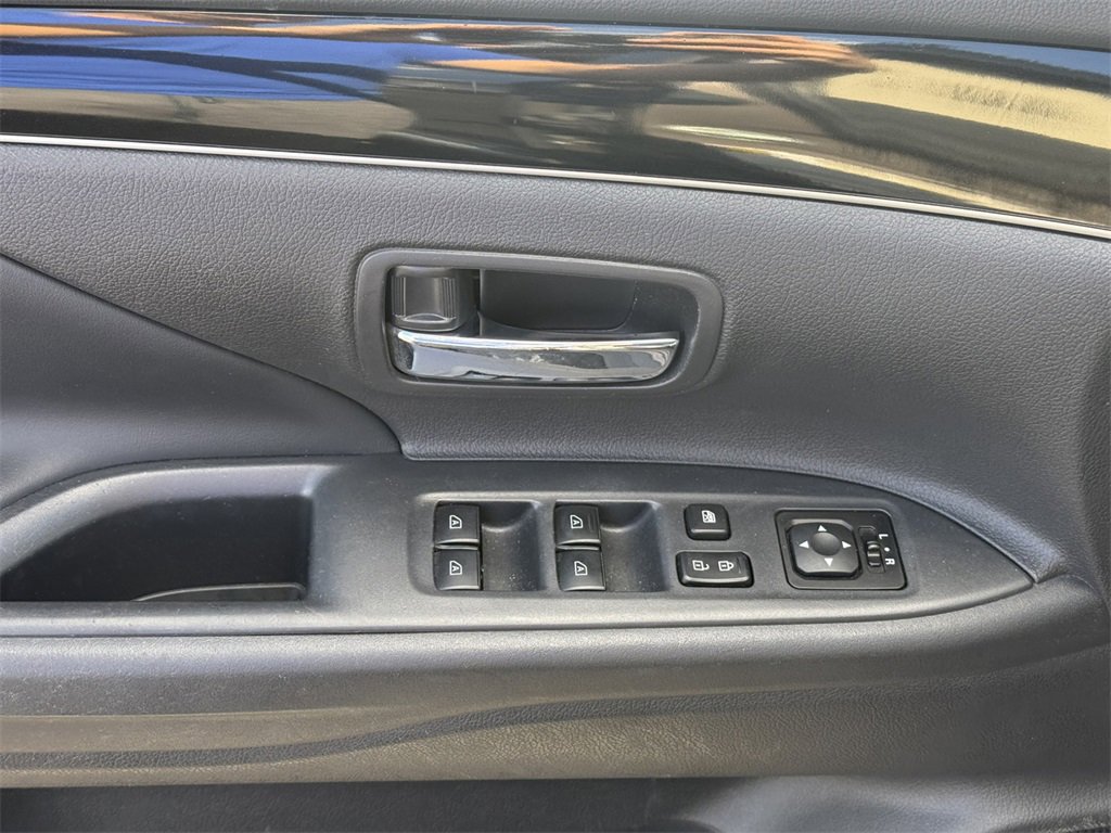 Used 2019 Mitsubishi Outlander SE image 14