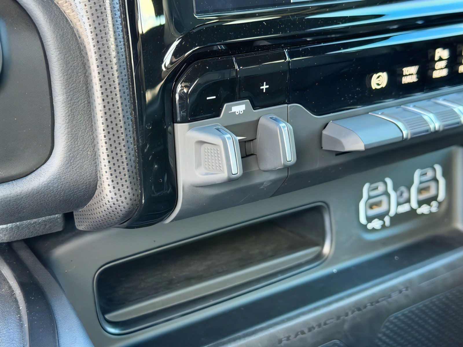 Used 2024 RAM 2500 Limited AWD/4WD image 17