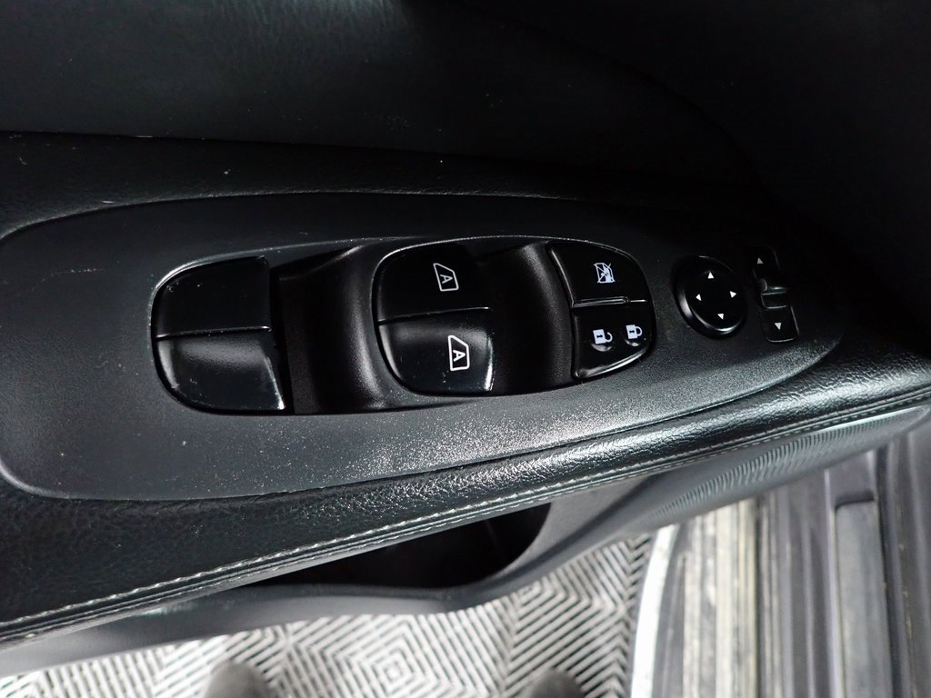 Used 2018 Nissan Pathfinder SV w/ SV All Weather Package image 15
