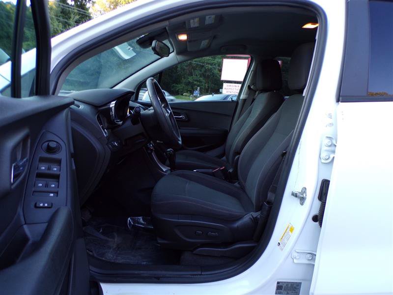 Used 2020 Chevrolet Trax LS w/ Fleet Convenience Package FWD image 14
