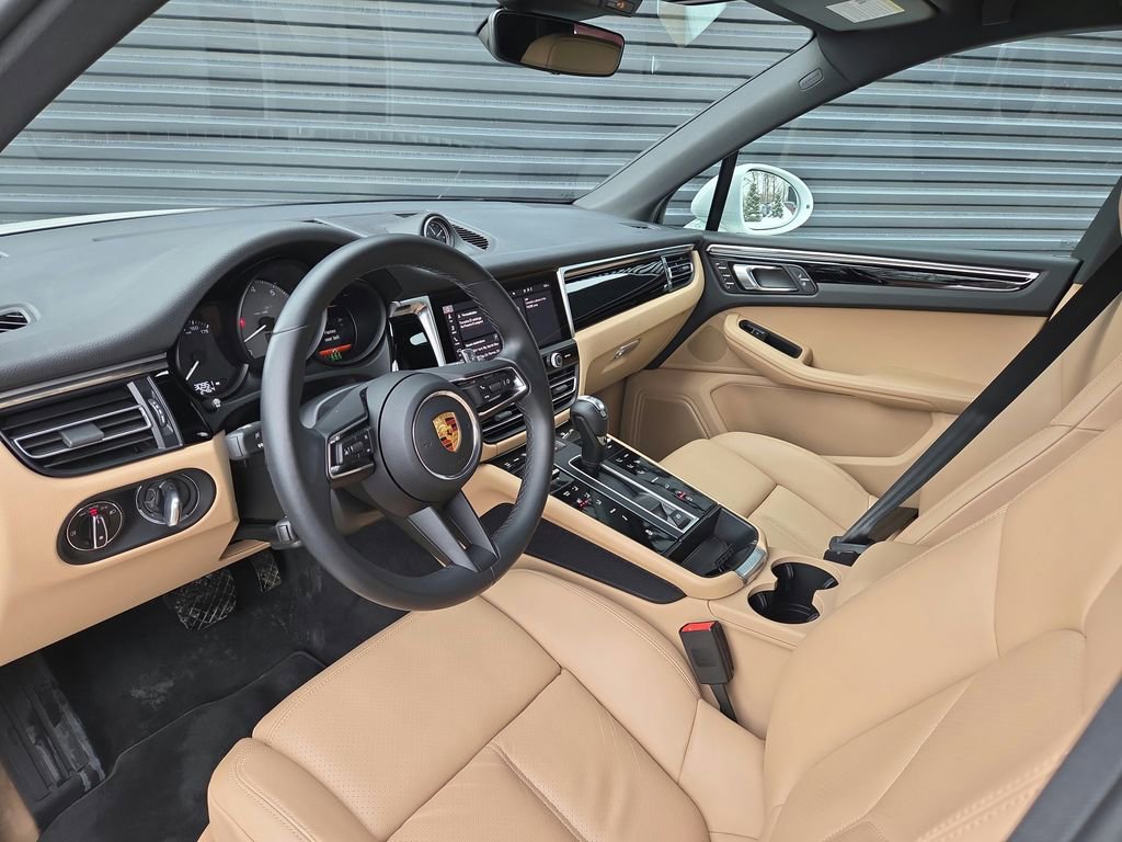 Certified 2023 Porsche Macan S image 4
