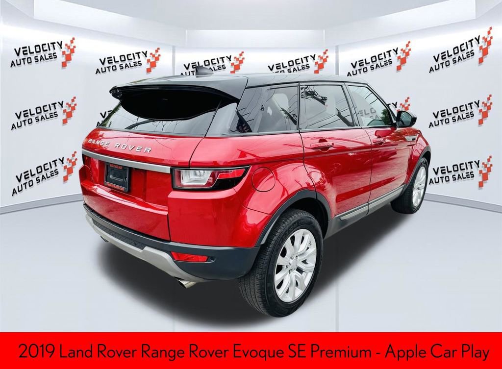 Used 2019 Land Rover Range Rover Evoque SE Premium image 3