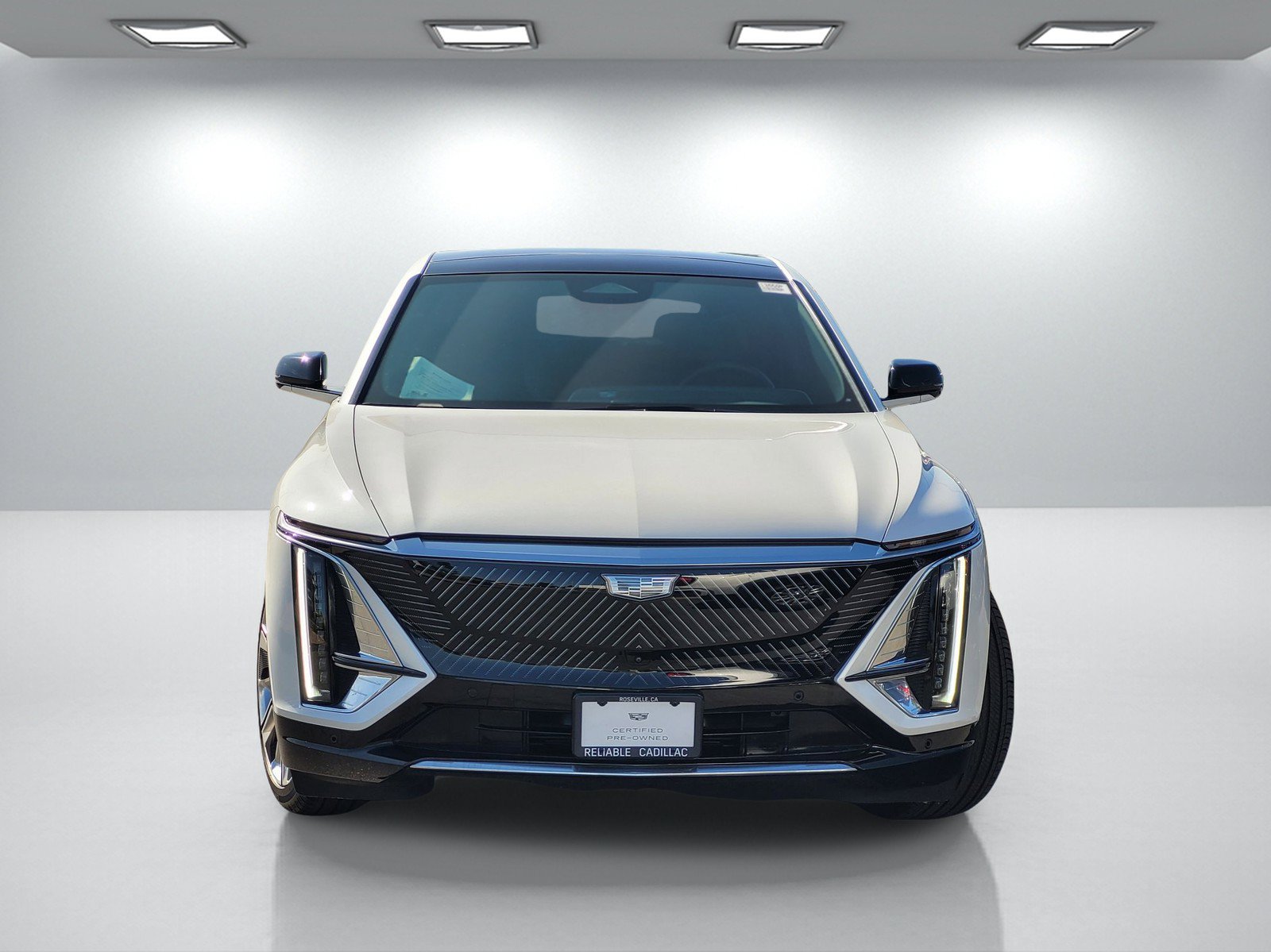Certified 2025 Cadillac Lyriq Luxury w/ LPO, Floor Liner Package AWD/4WD image 2