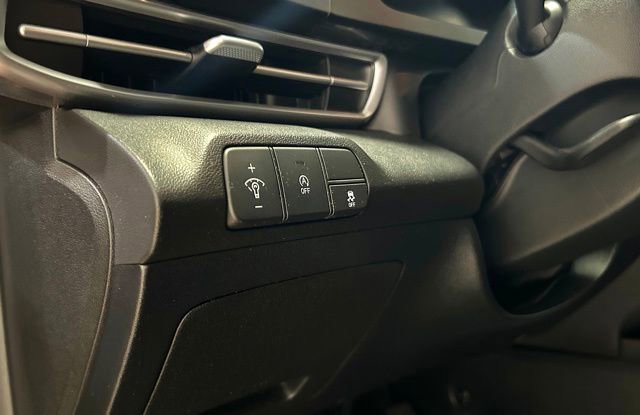 Used 2024 Hyundai Elantra SE FWD image 21