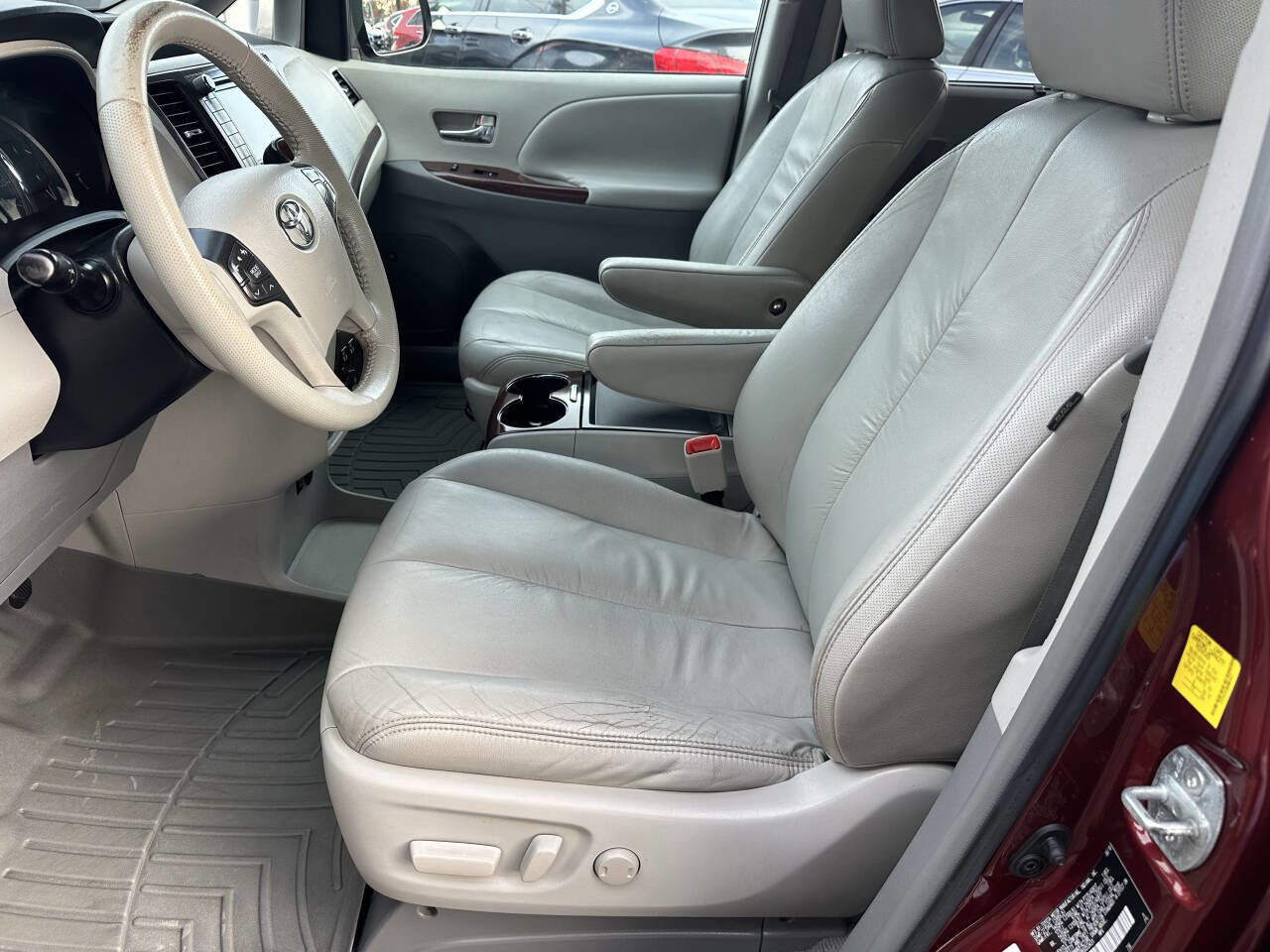 Used 2011 Toyota Sienna XLE image 11