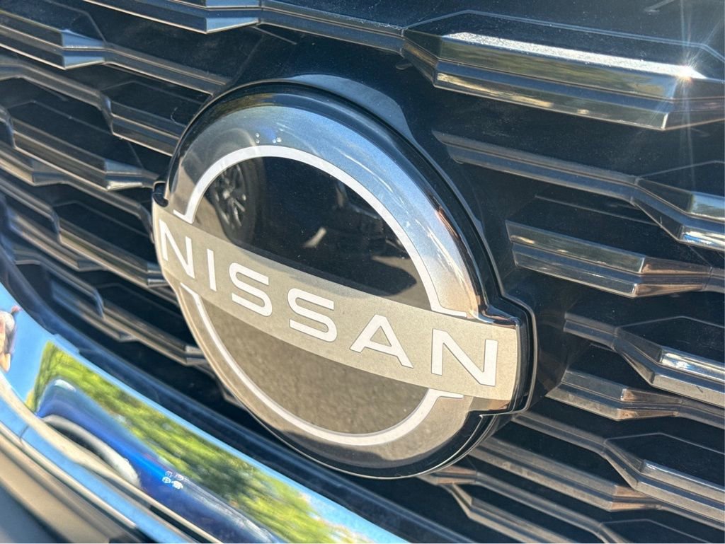 Used 2023 Nissan Rogue S image 14