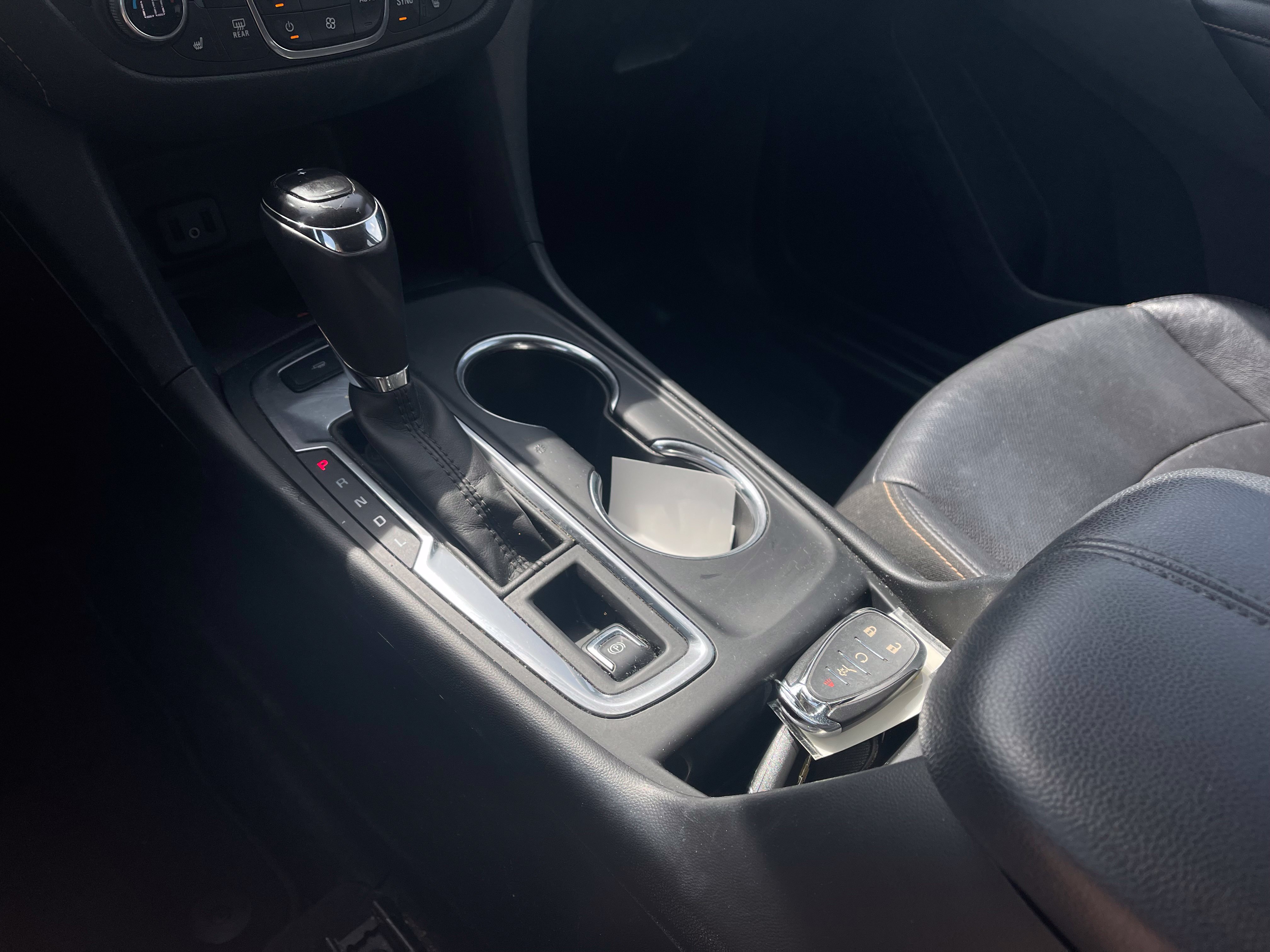 Used 2018 Chevrolet Equinox Premier FWD image 12