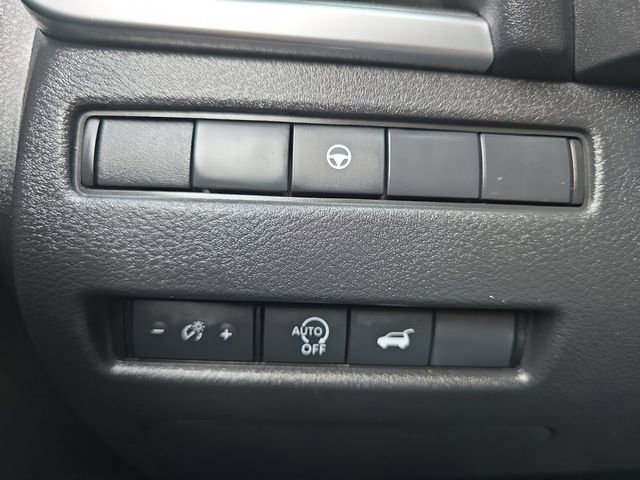 Used 2024 Nissan Rogue SV image 10