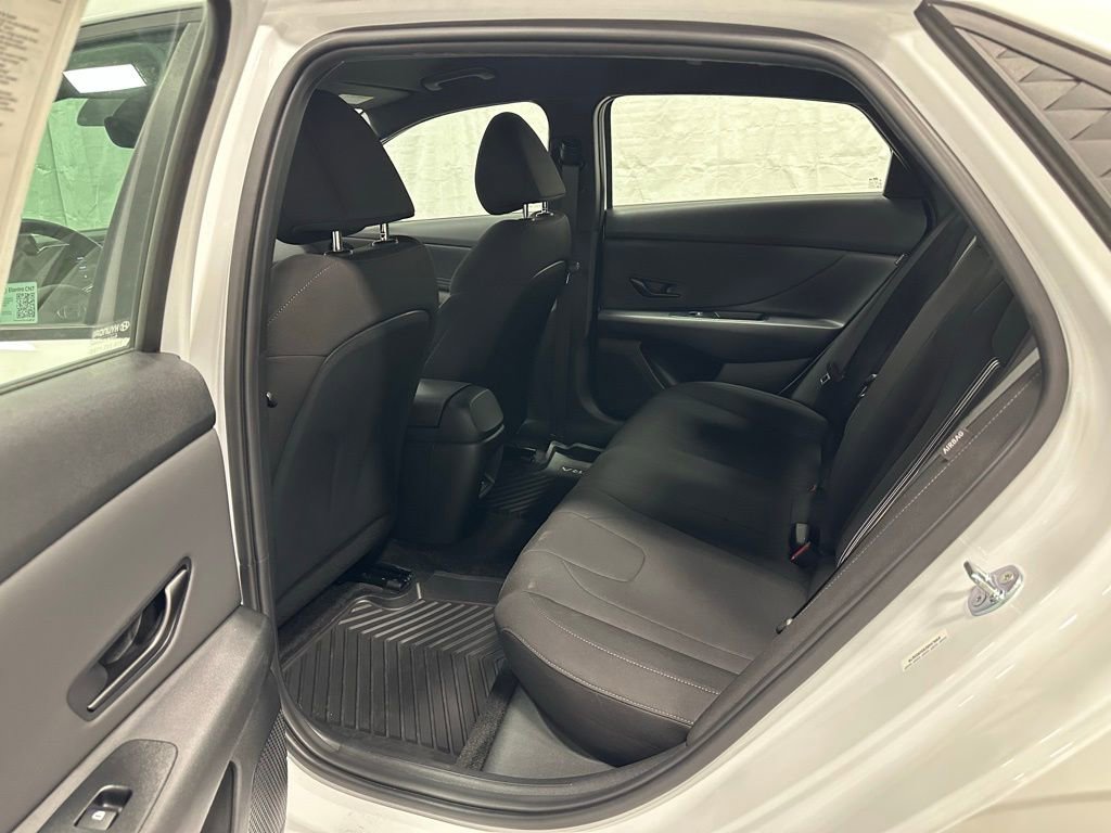 Used 2025 Hyundai Elantra Sport image 38