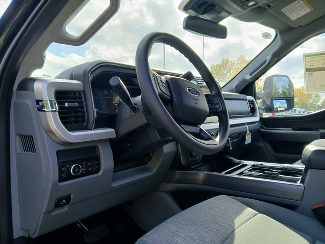 New 2025 Ford F250 XLT w/ Black Appearance Package image 9