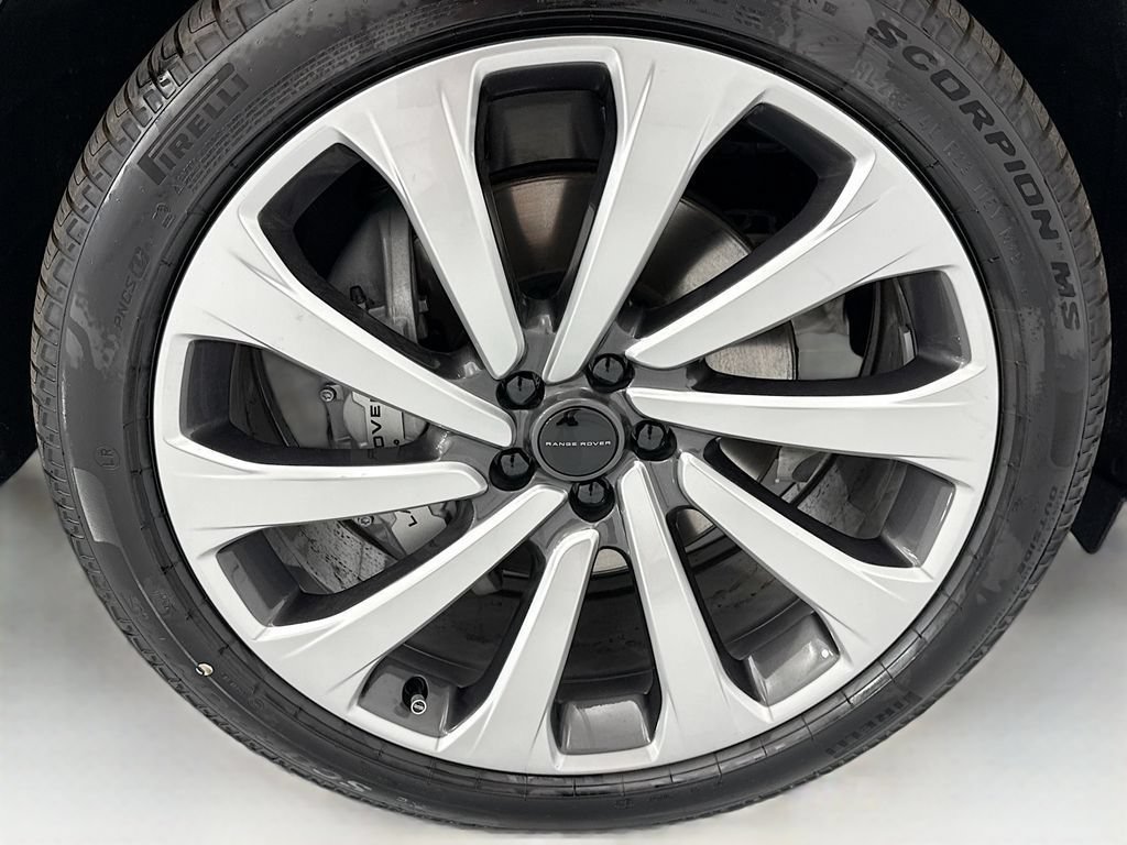 New 2026 Land Rover Range Rover Long Wheelbase SE AWD/4WD image 31