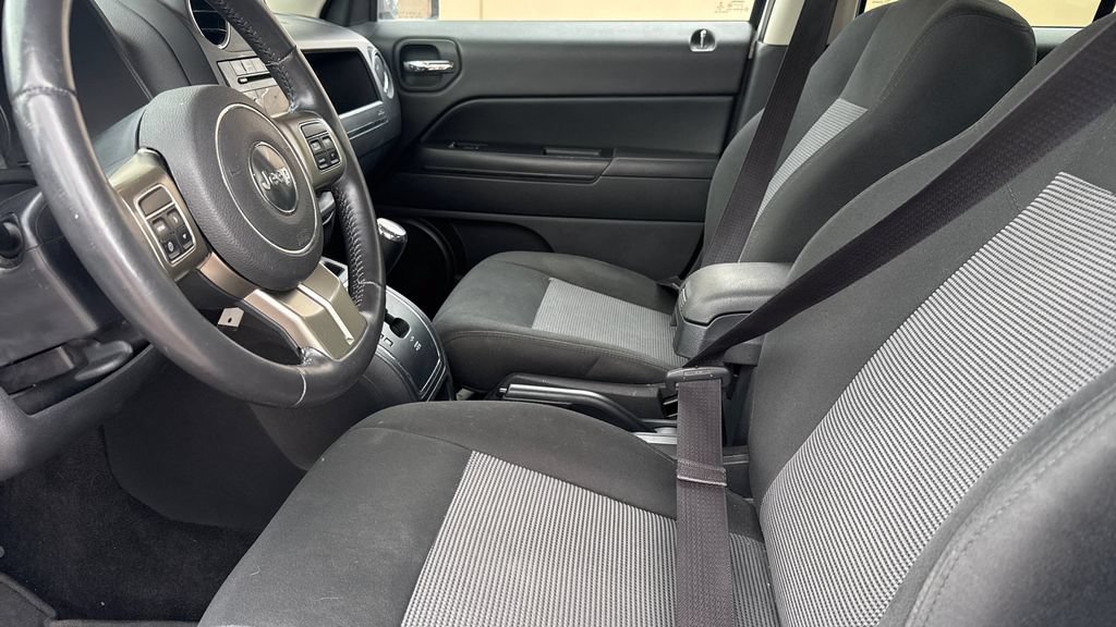 Used 2015 Jeep Patriot Latitude AWD/4WD image 9