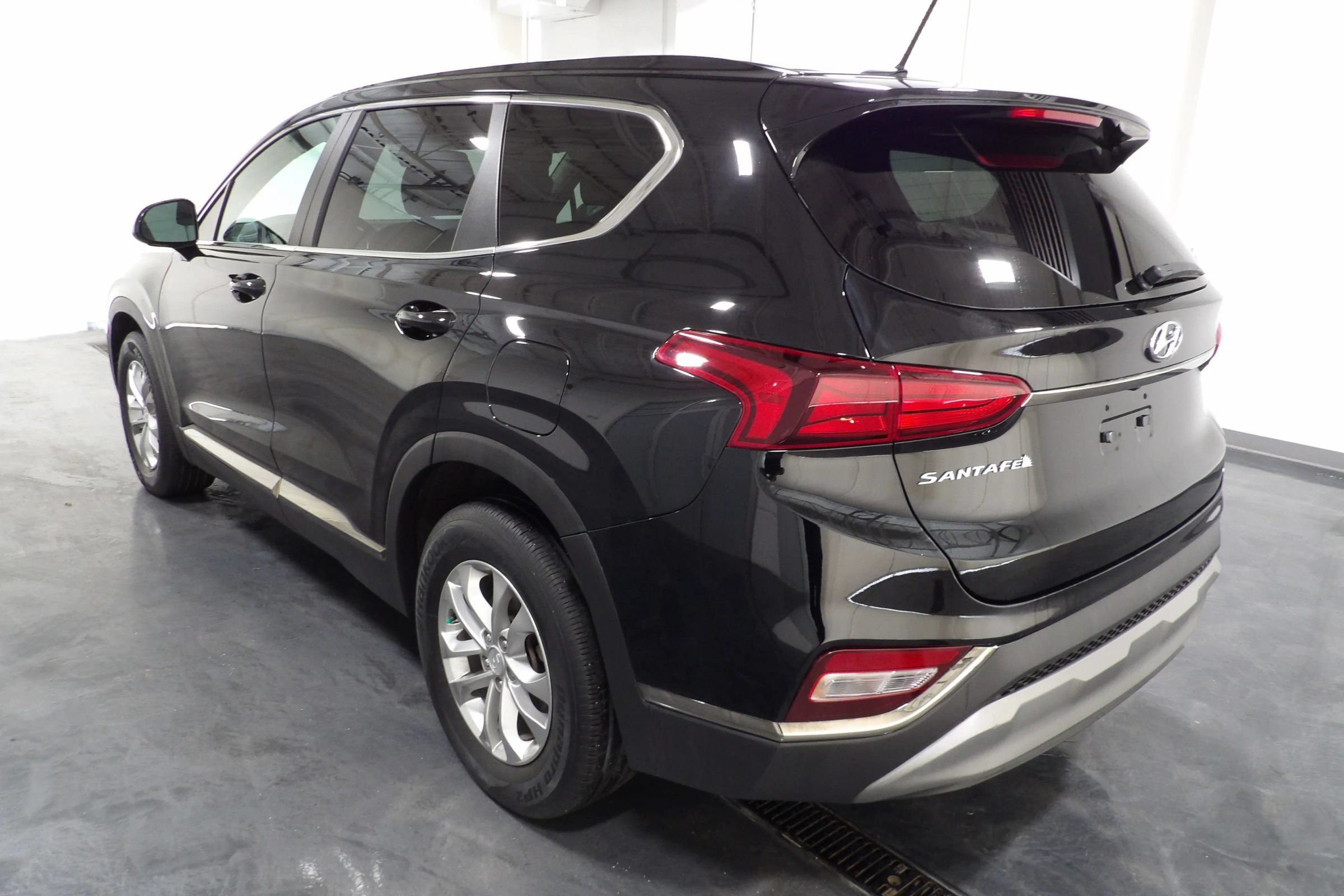 Used 2019 Hyundai Santa Fe SE w/ Cargo Package FWD image 7
