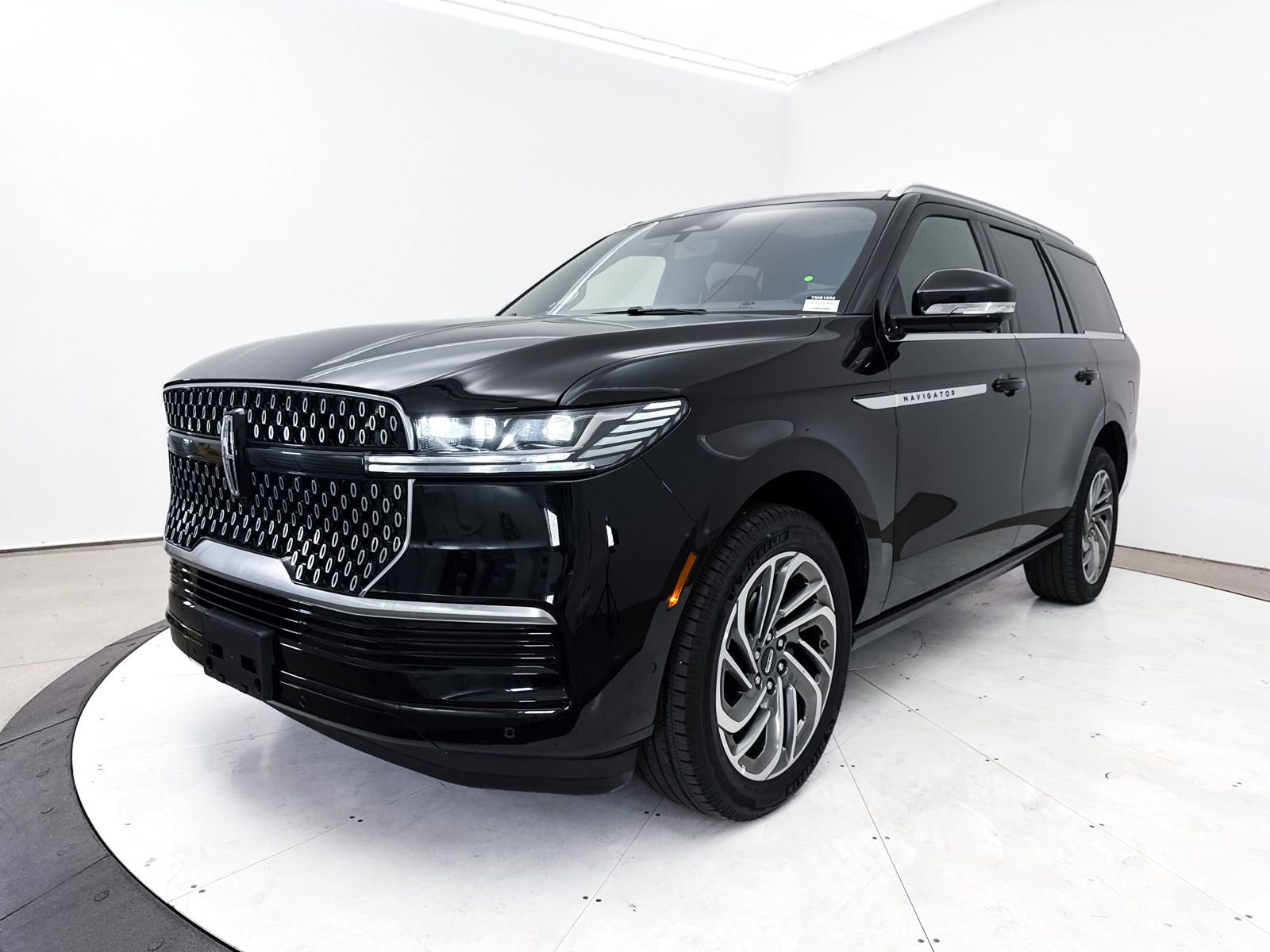 Used 2025 Lincoln Navigator Reserve AWD/4WD image 14