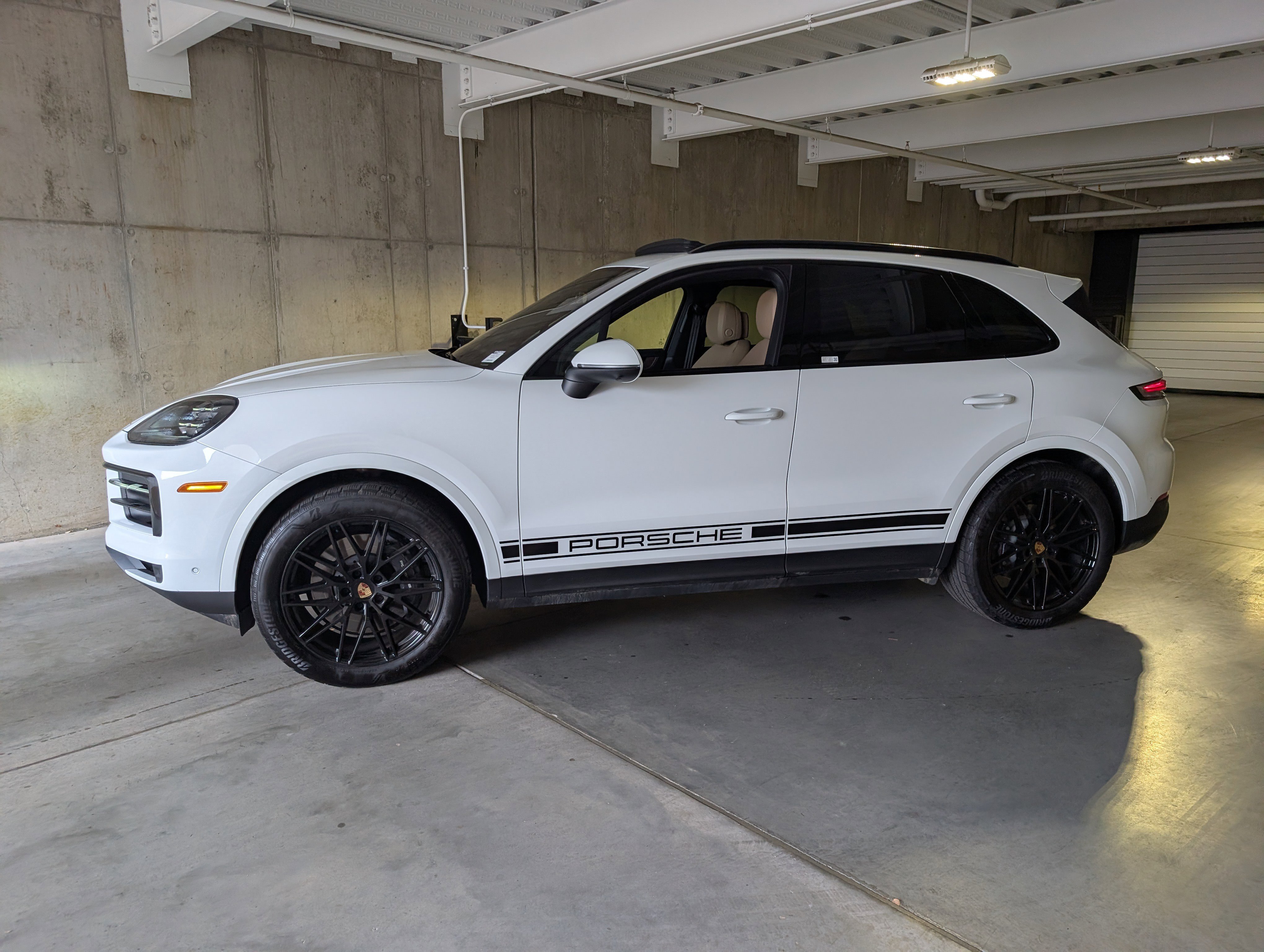 Used 2025 Porsche Cayenne image 2