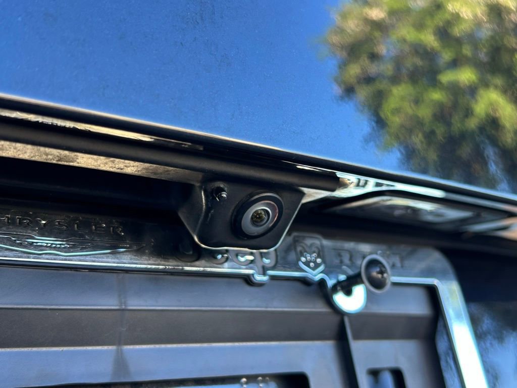 Used 2018 Volkswagen Tiguan SEL Premium image 34