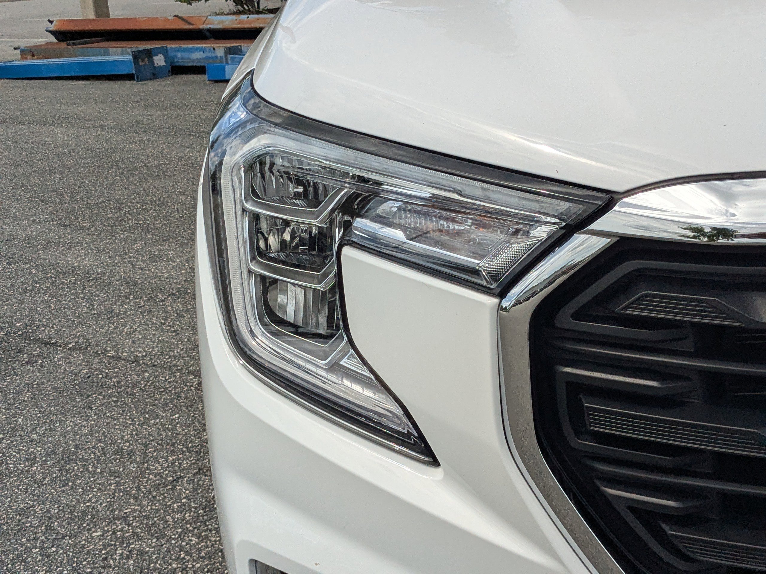 Used 2023 GMC Terrain SLE w/ Driver Convenience Package image 9