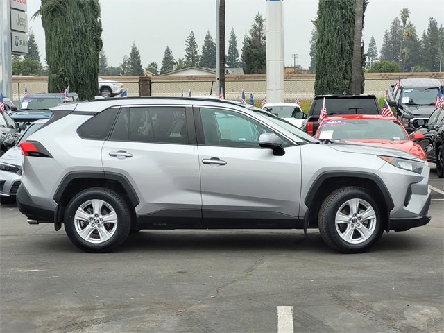 Used 2019 Toyota RAV4 LE image 4