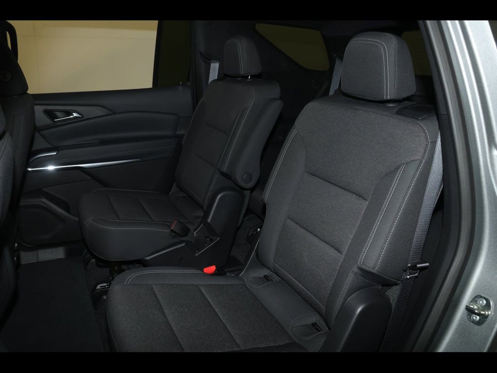 Used 2025 Chevrolet Traverse LT image 31
