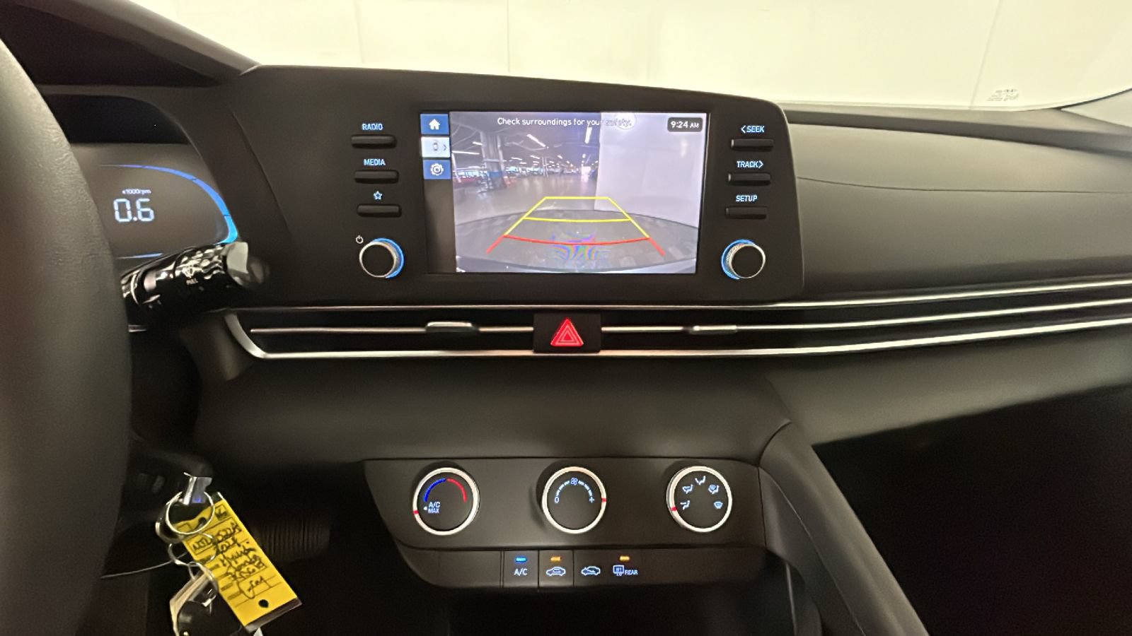 Certified 2024 Hyundai Elantra SE FWD image 27