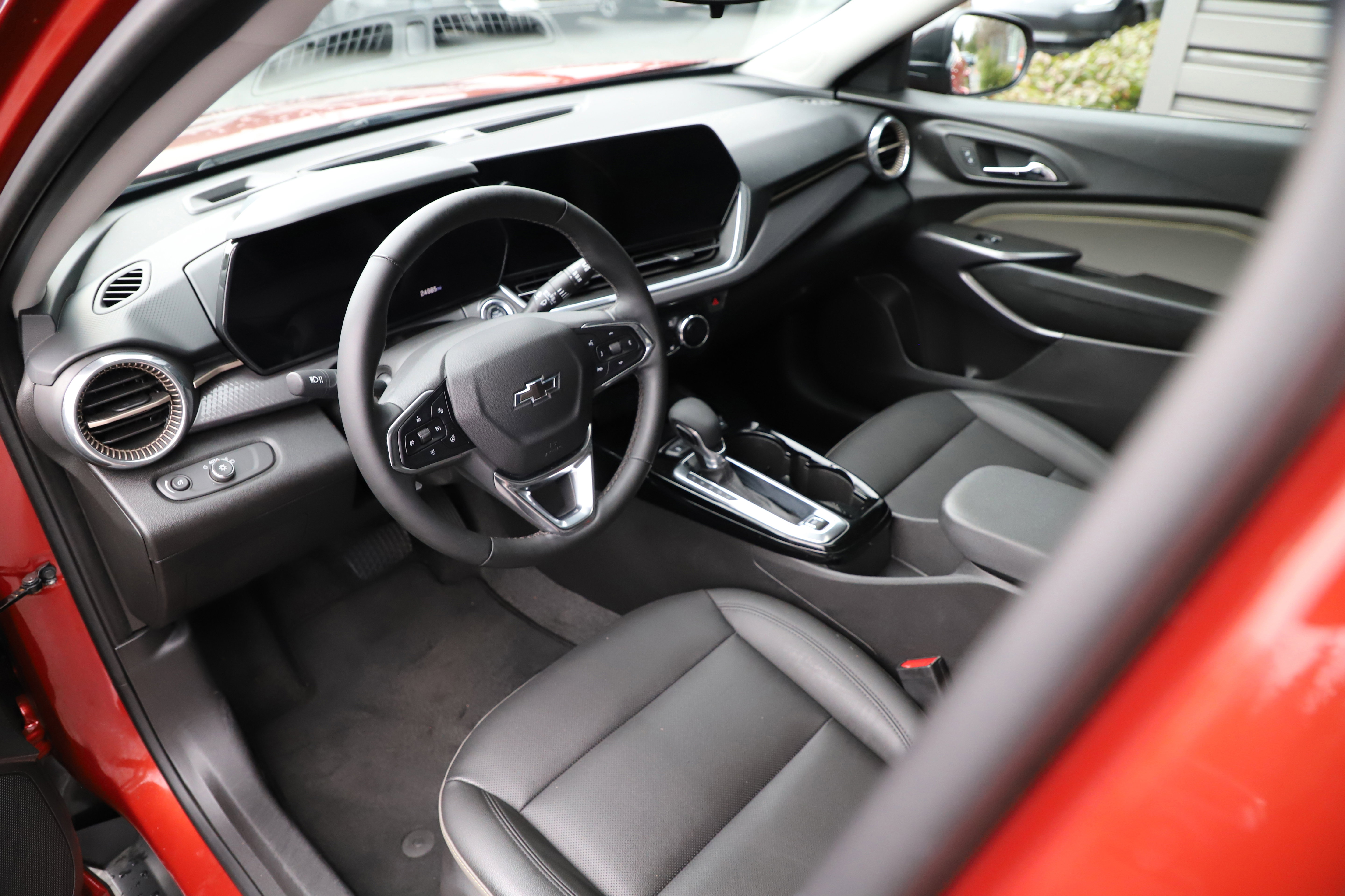 Used 2024 Chevrolet Trax ACTIV w/ Sunroof Package image 16