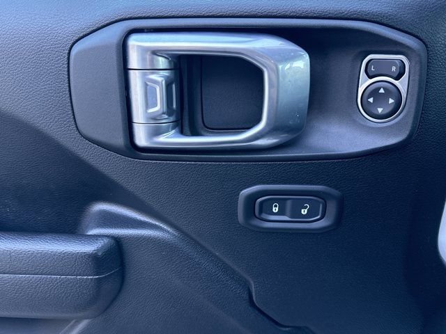 Used 2022 Jeep Wrangler Unlimited Rubicon image 16