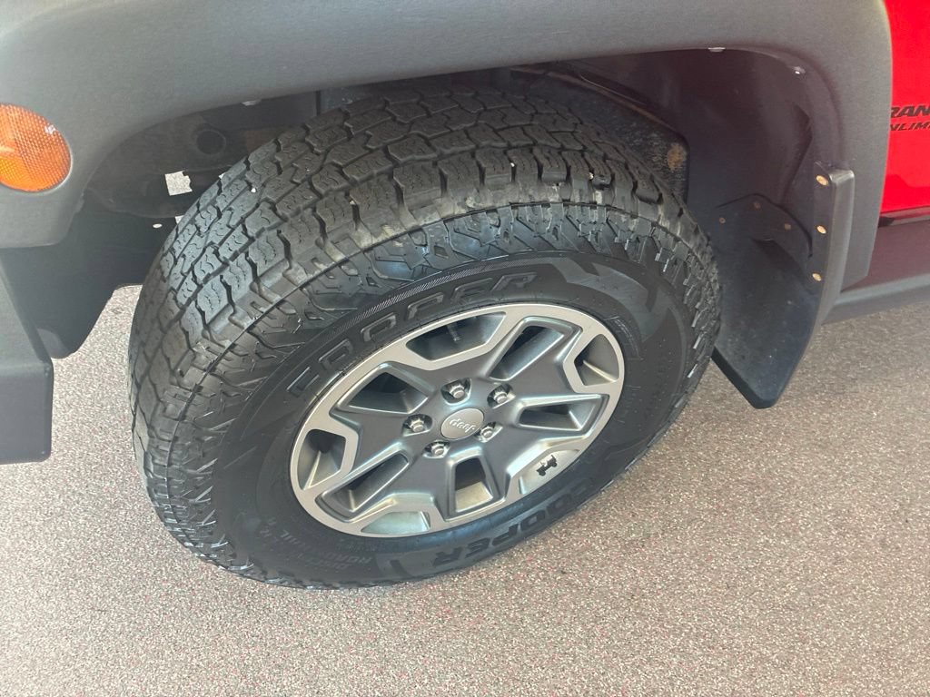 Used 2017 Jeep Wrangler Unlimited Rubicon w/ Cold Weather Group AWD/4WD image 19