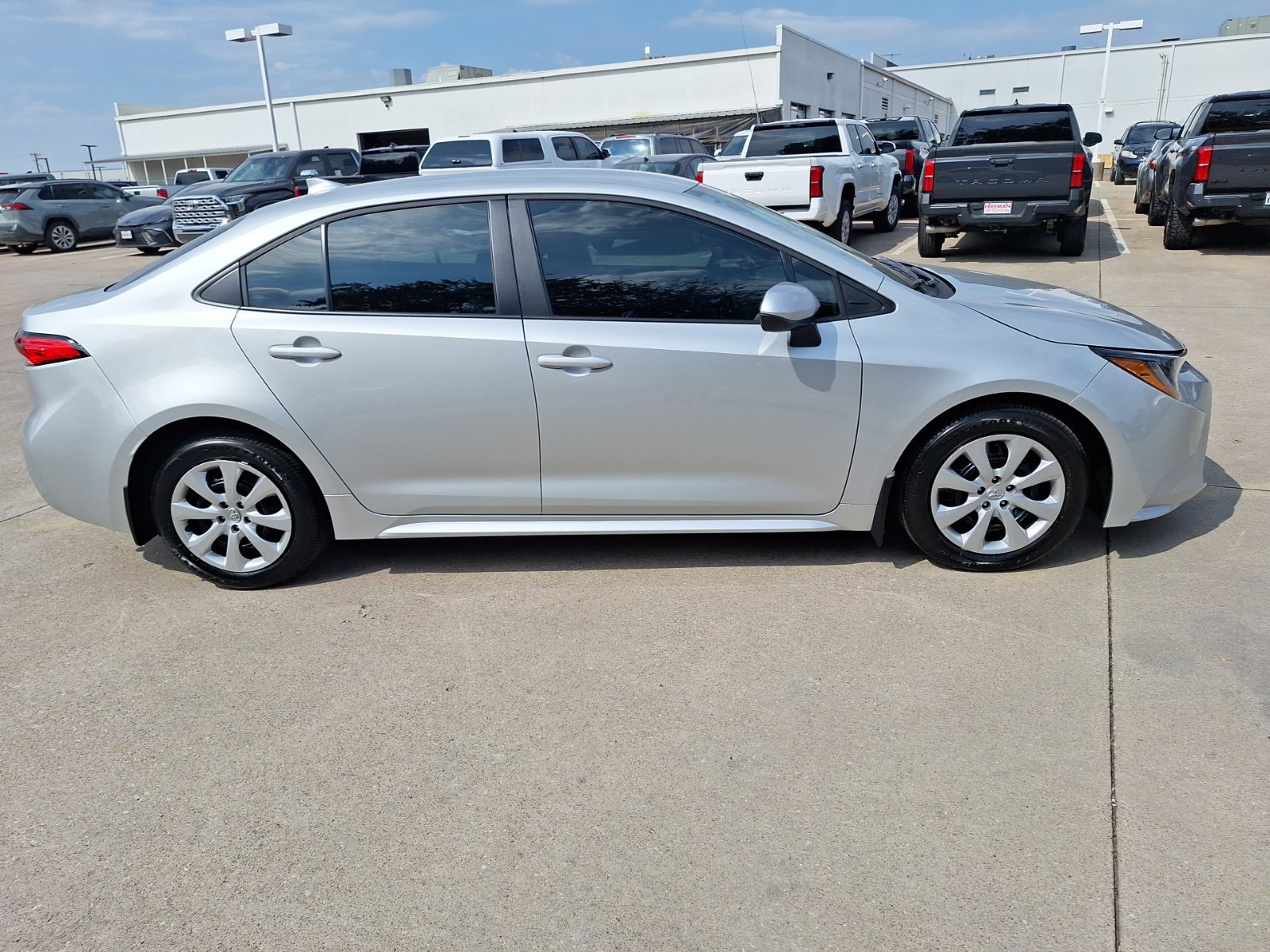 Used 2025 Toyota Corolla LE FWD image 7