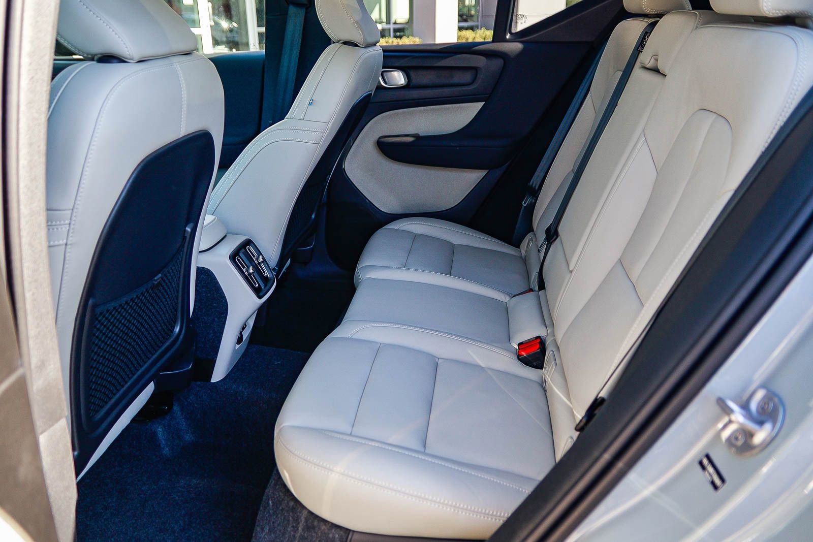 Certified 2026 Volvo XC40 B5 Ultra w/ Climate Package image 19