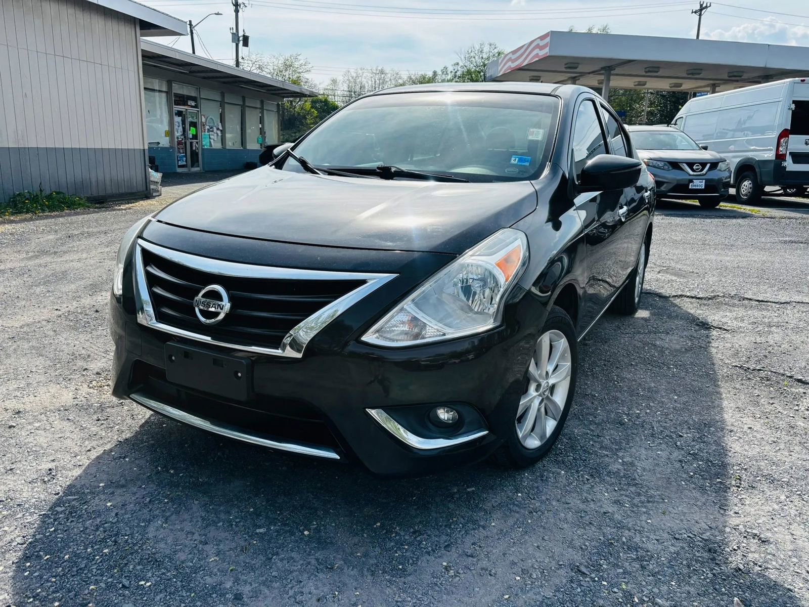 Used 2016 Nissan Versa SL FWD image 1
