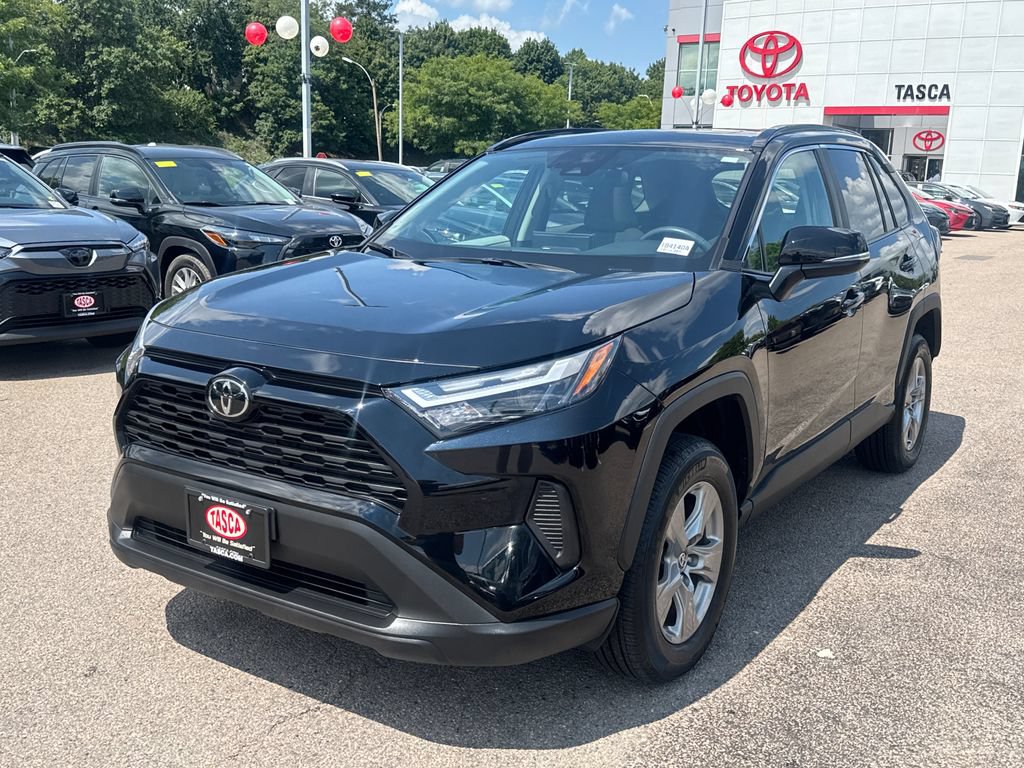 Used 2025 Toyota RAV4 XLE w/ Convenience Package AWD/4WD image 3