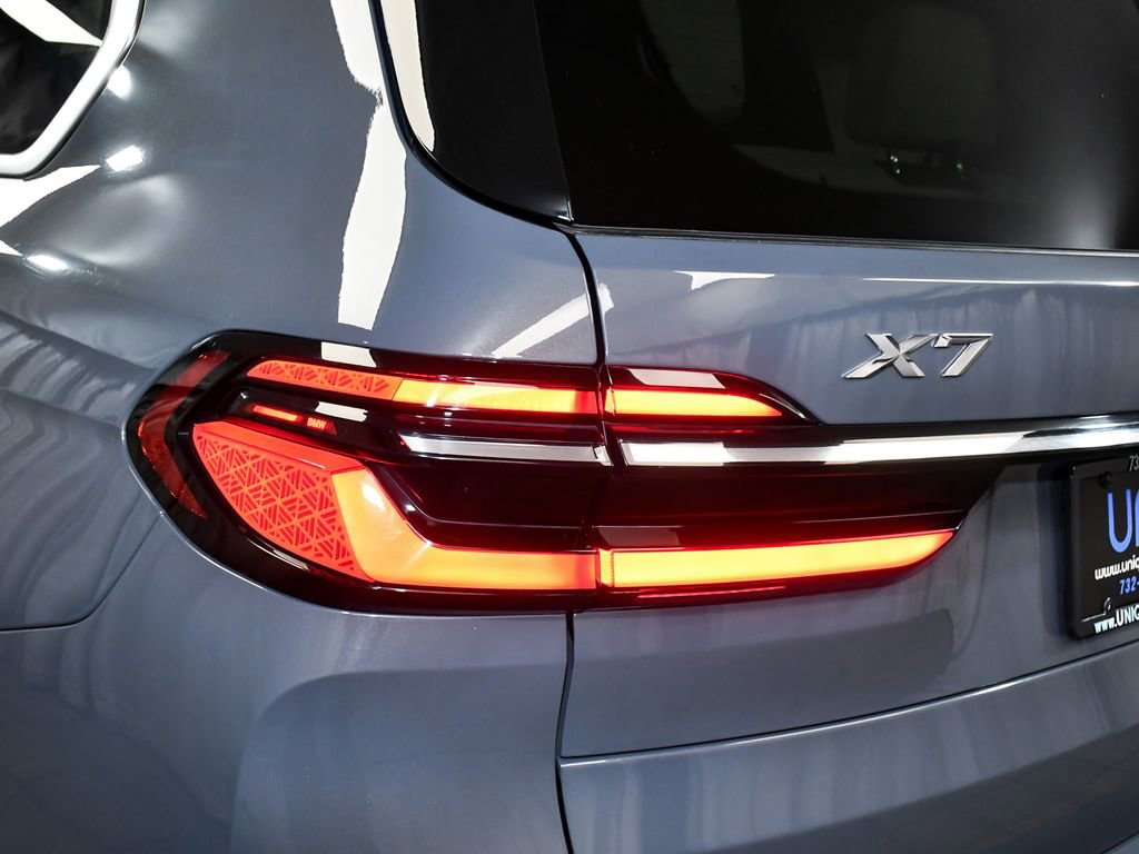 Used 2023 BMW X7 xDrive40i w/ Executive Package image 90