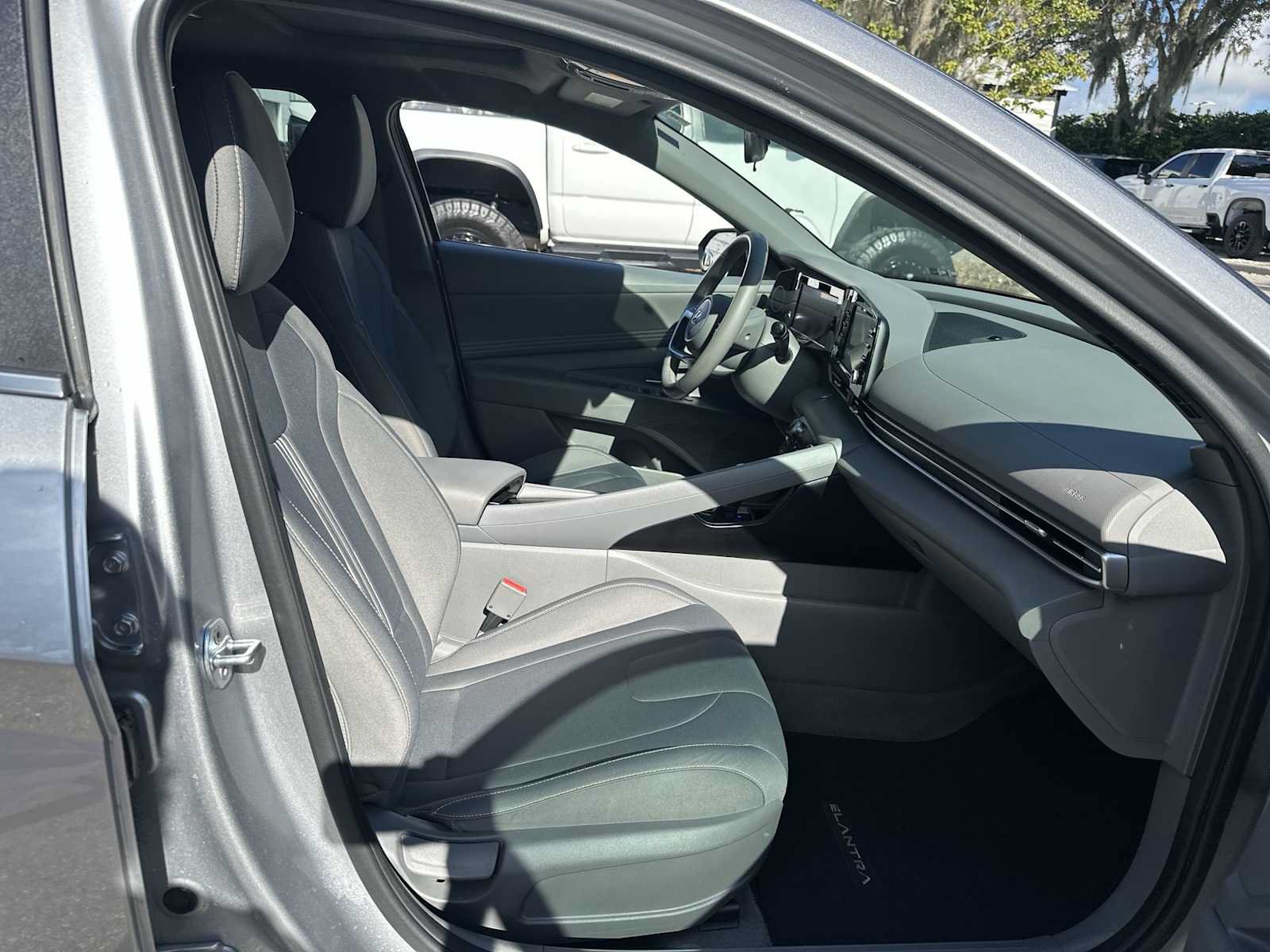 Used 2022 Hyundai Elantra SEL w/ Convenience + Premium Package FWD image 19