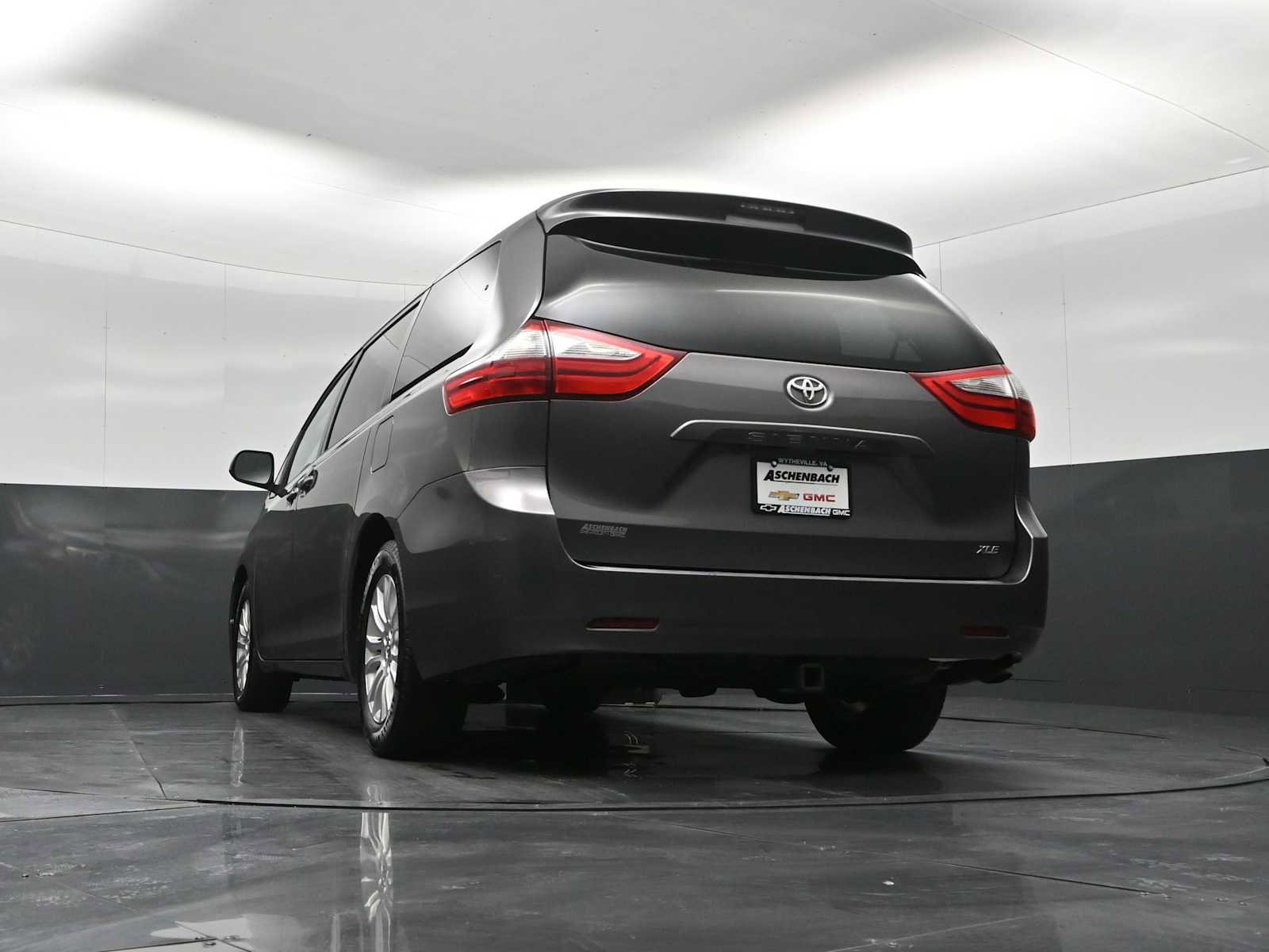 Used 2015 Toyota Sienna XLE image 28