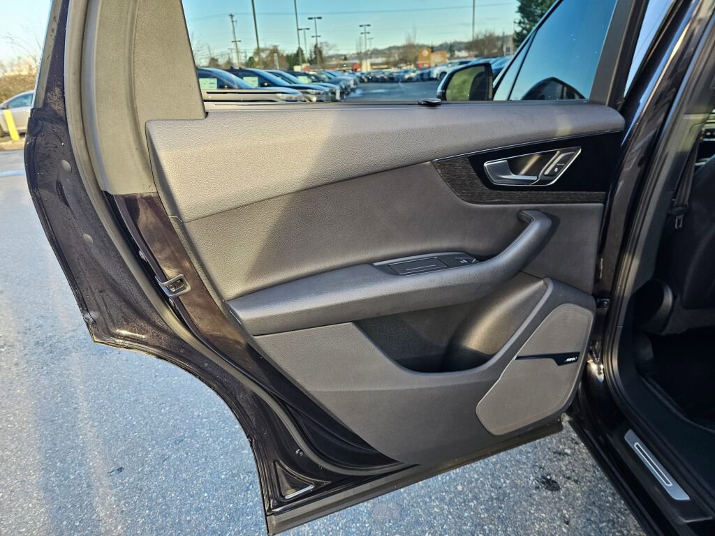 Used 2018 Audi Q7 3.0T Prestige image 19